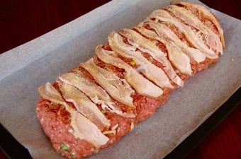 What a tasty and easy recipe for bacon covered meatloaf. It is low carb, wheat free, gluten free and you can hide all types of vegetables inside. It is paleo, Banting, LCHF, HFLC, grain free and gluten free. Great for dinner, lunch or school lunch boxes. Perfect for a picnic too. | ditchthecarbs.com