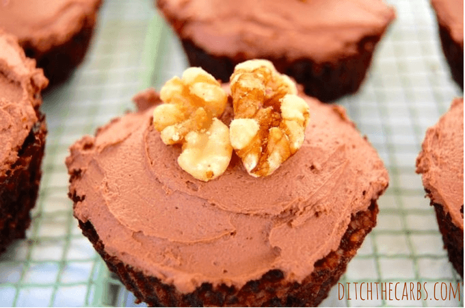 Low carb chocolate cream cheese frosting is so incredibly easy. Take a look.  | ditchthecarbs.com