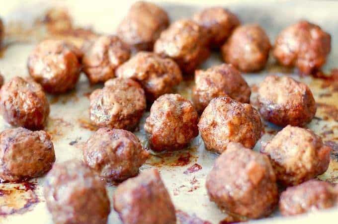 A close up of meatballs