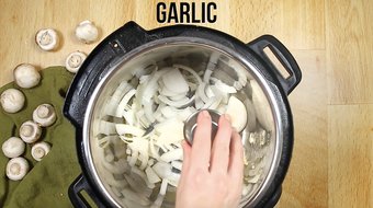 Frying garlic in the Instant Pot 