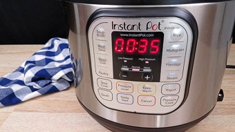 Instant Pot with 35 minutes on the clock timer