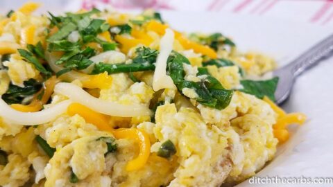 Easy 2-Minute Keto Scrambled Eggs (Keto) – Ditch The Carbs