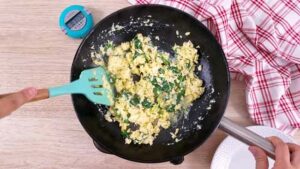 easy 2-minute scrambled eggs