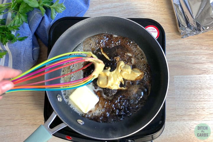 Mix mustard, vinegar and sweetener into the butter in a saucepan.