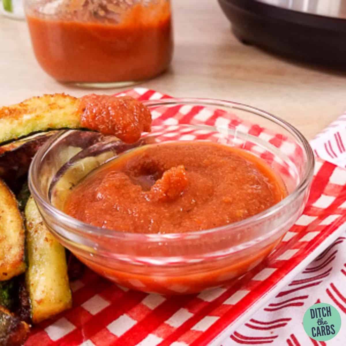 Sugar-free ketchup in a glass bowl